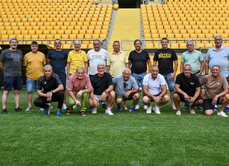 СНИМКИ: Илиян Филипов раздаде клубни карти на легенди на Ботев