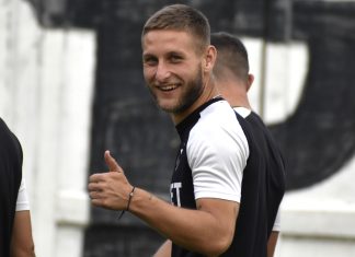 Локо поднови тренировки с двама 18-годишни. Вирус прекрати лагера във Варна