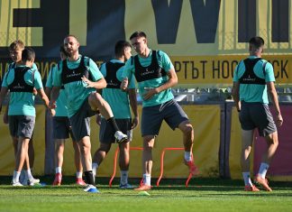 Белия продължава да води Ботев