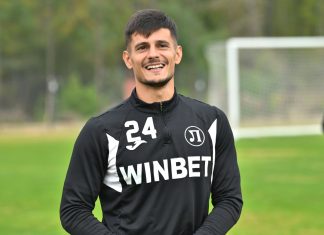 В Локомотив тренират в отлично настроение за мача с Дунав (СНИМКИ)