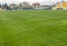 Основният терен в Коматево вече е с подобрена тревна настилка, закупиха и мултифункционален трактор