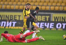 Димитър Митков се превърна в герой за Ботев за първи домакински успех през сезона