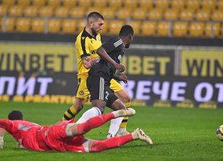 Димитър Митков се превърна в герой за Ботев за първи домакински успех през сезона