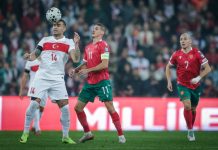България падна от Турция след пореден автогол и дузпа, българите освирквани от местната публика