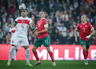 България падна от Турция след пореден автогол и дузпа, българите освирквани от местната публика