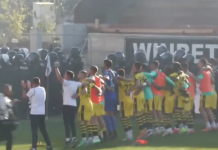 Играчите на Ботев празнуват бурно на „Лаута“ след прекратения мач с Локо (Пд)