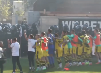 Играчите на Ботев празнуват бурно на „Лаута“ след прекратения мач с Локо (Пд)