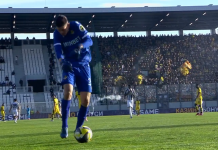 ЕКСЦЕСИИ на Лаута! Удариха вратаря на Ботев Пд с бутилка