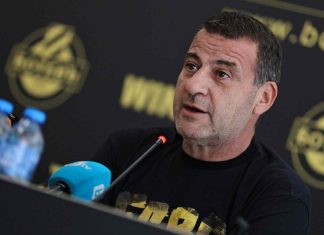 Филипов към фен на Ботев: Ако искаш, заповядай! Отстъпвам ти веднага мястото си